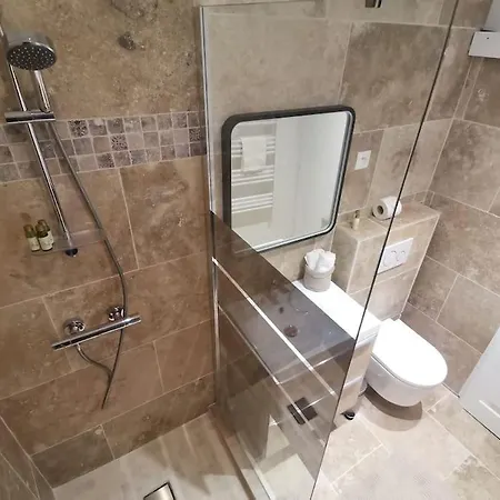 Chez L's Apartman *