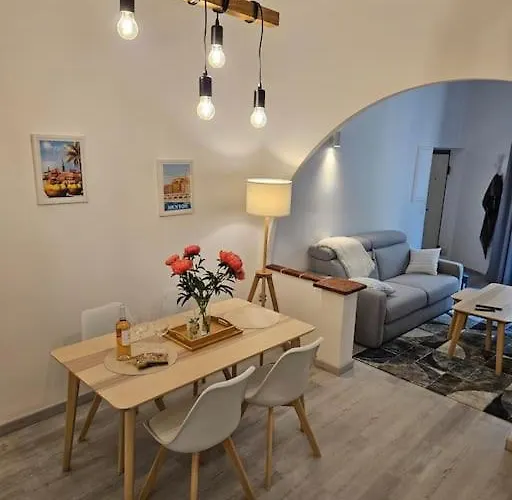 Chez L's Апартаменти *